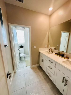 Bathroom, Dual Sink Vanities, Interior, Recessed Lighting