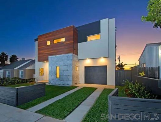 Attached, Backyard, Exterior, Facade, Modern