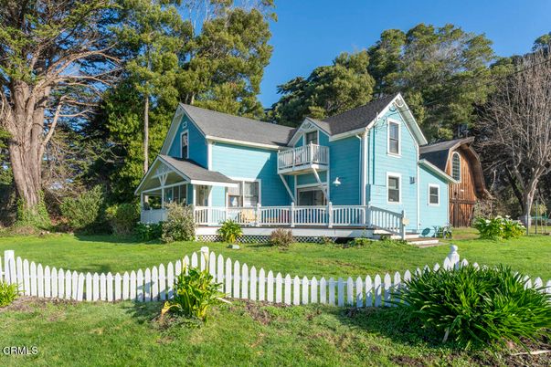 Backyard, Exterior, Facade, Queen Anne Victorian