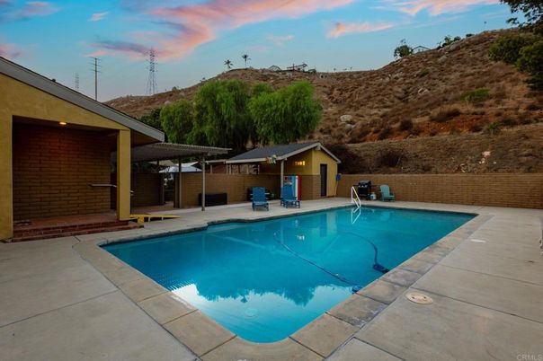 Exterior, Pool
