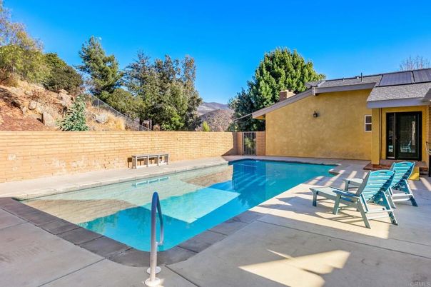 Exterior, Pool