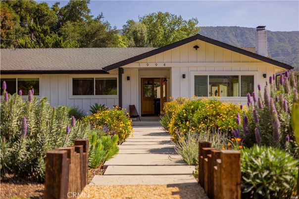 Exterior, Facade, Ranch
