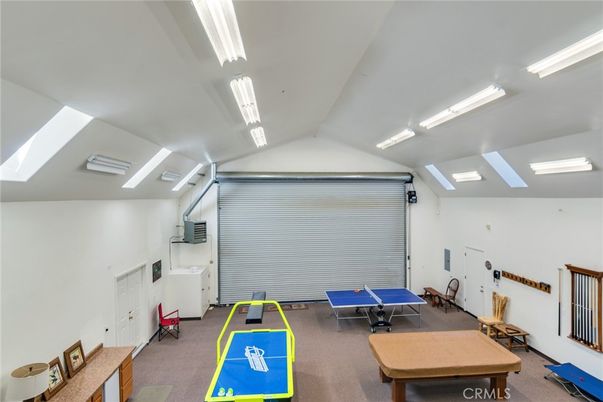 Game Room, Interior