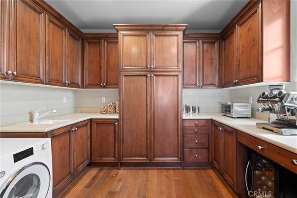 Interior, Kitchen, Washer, Wood Texture Flooring