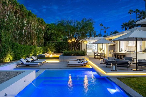 Exterior, Pool