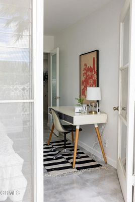 Home Office, Interior