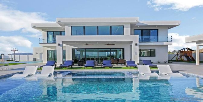 Exterior, Pool