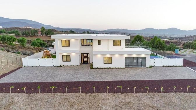 Attached, Exterior, Facade, Modern
