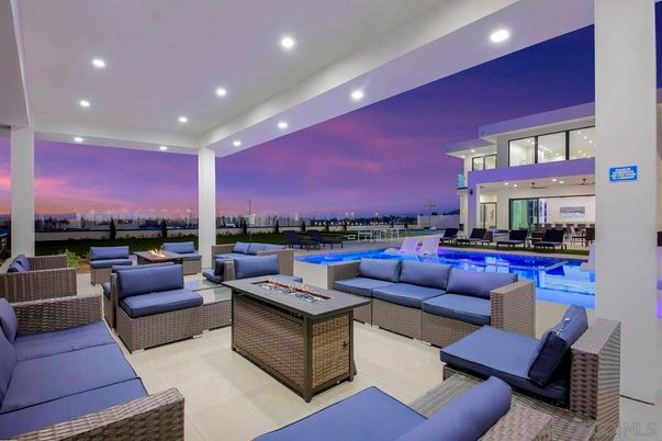 Exterior, Pool, Recessed Lighting