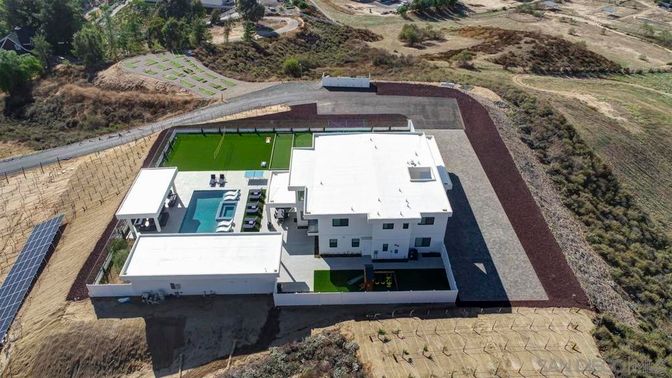Exterior, Drone