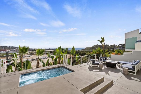 Exterior, Pool, Other