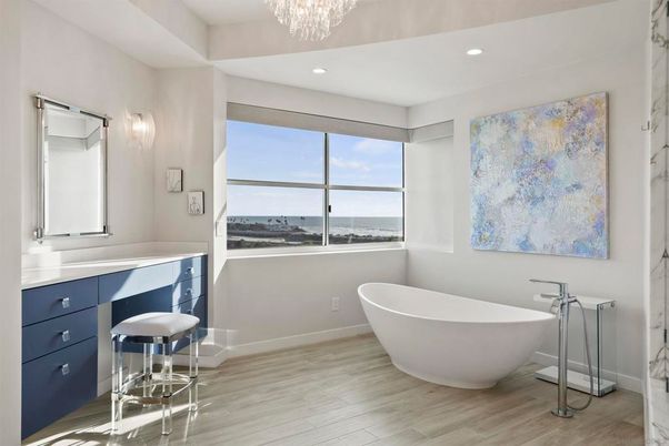 Bathroom, Chandelier, Free Standing Baths, Interior, Recessed Lighting, Wood Texture Flooring