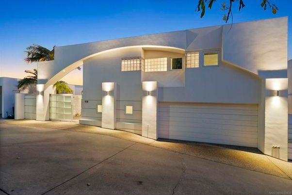 Attached, Exterior, Facade, Modern