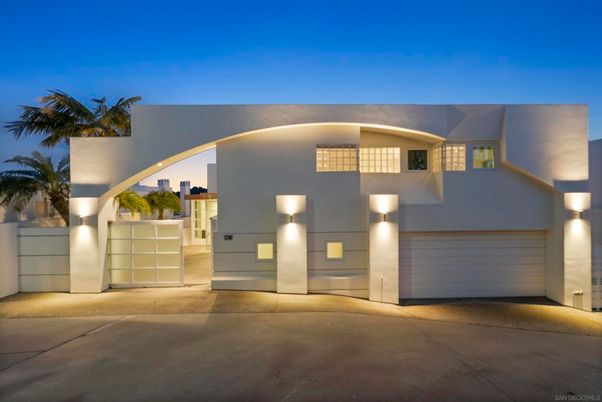 Attached, Exterior, Facade, Modern