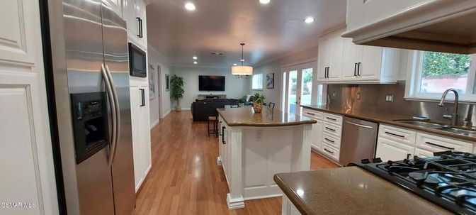 Interior, Kitchen, Living room, Pendant Lights, Recessed Lighting, Stainless Steel Appliances, Wood Texture Flooring