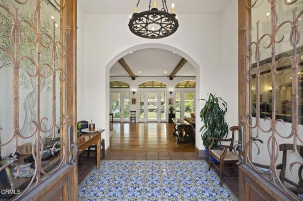 Interior, Pendant Lights, Recessed Lighting, Wood Texture Flooring