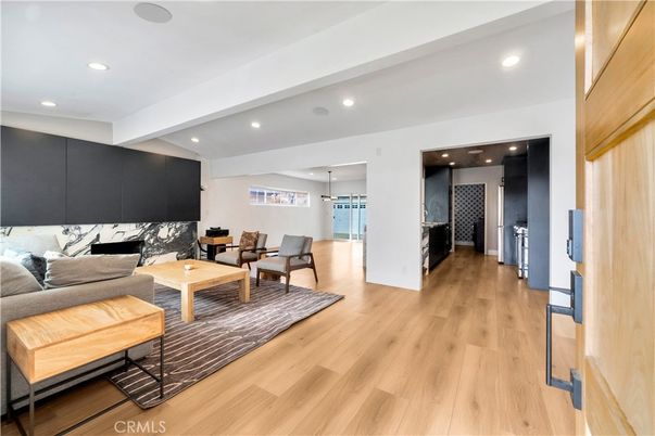Interior, Living room, Pendant Lights, Recessed Lighting, Wood Texture Flooring