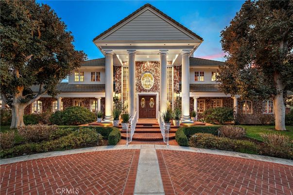 Exterior, Facade, Brick Facade, Georgian