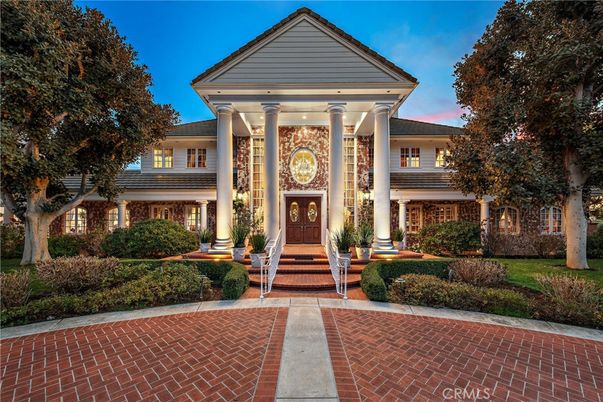 Exterior, Facade, Brick Facade, Georgian