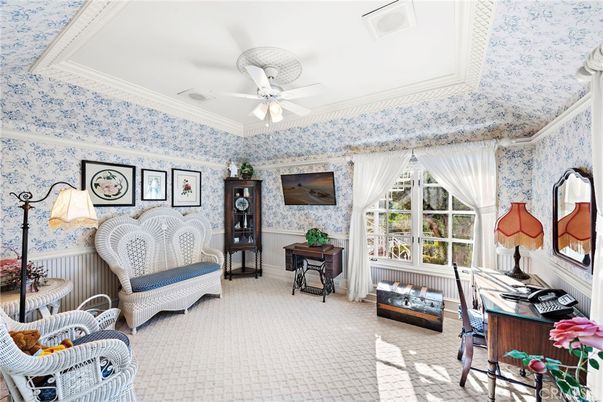 Home Office, Interior