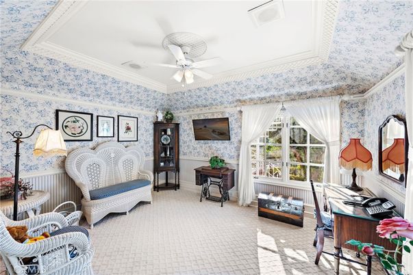 Home Office, Interior