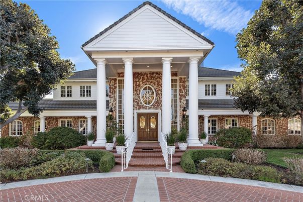 Exterior, Facade, Brick Facade, Georgian