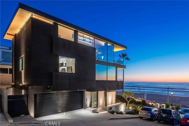 Exterior, Facade, Water, Modern