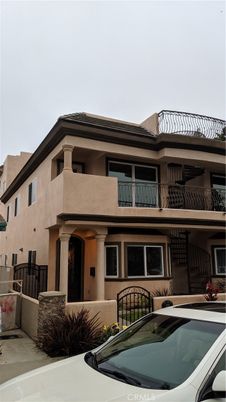 Exterior, Facade, Pool, Modern