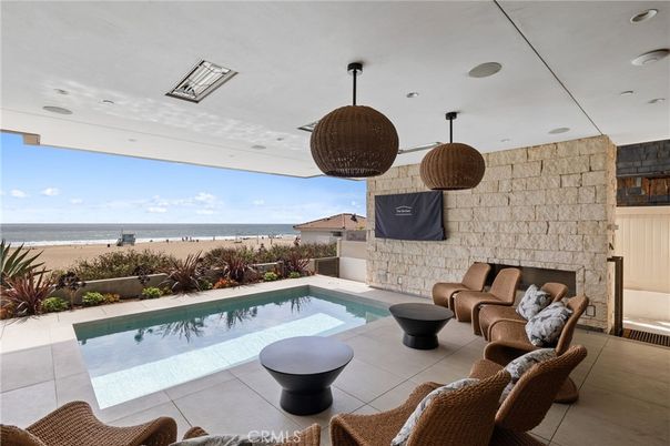 Exterior, Pool, Water
