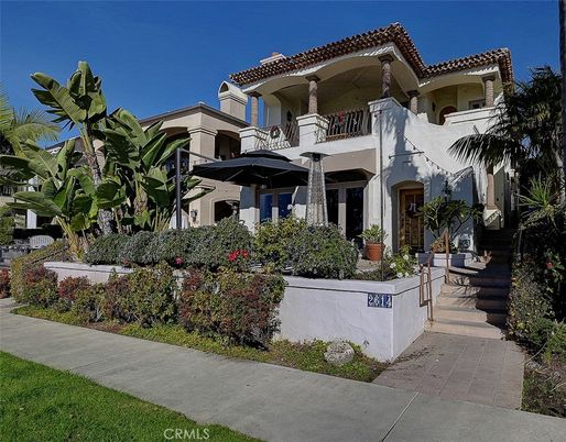 Exterior, Facade, Mediterranean