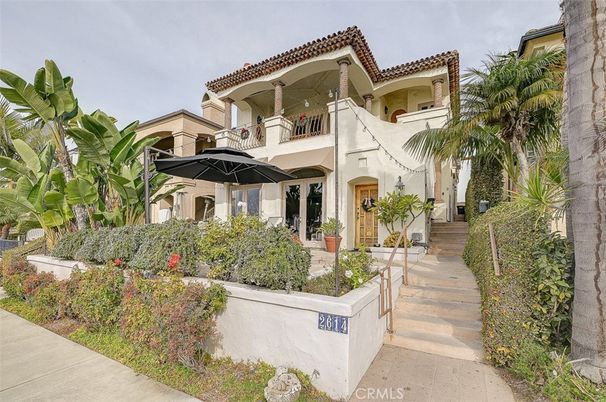 Exterior, Facade, Mediterranean