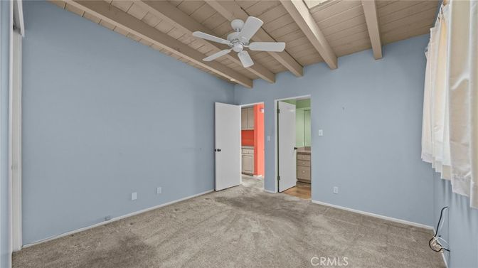 Empty room, Interior, Wooden Ceilings