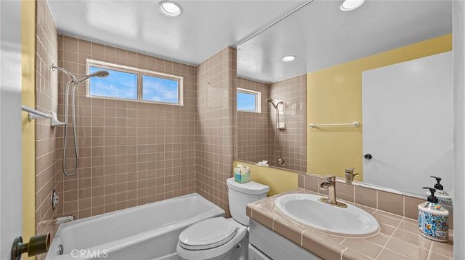 Bathroom, Interior, Recessed Lighting, Tile Countertops