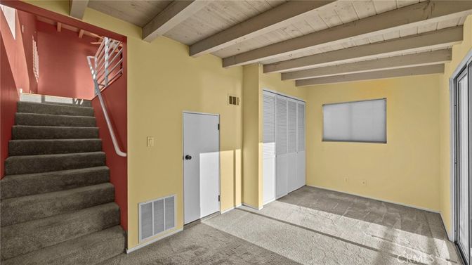 Empty room, Interior, Wooden Beams, Wooden Ceilings