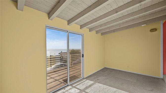 Empty room, Interior, Water, Wooden Beams, Wooden Ceilings
