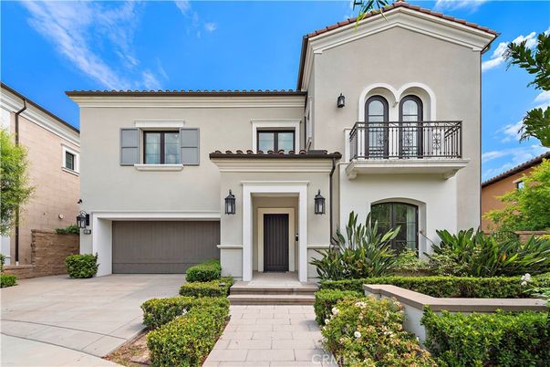 Attached, Exterior, Facade, Mediterranean