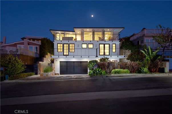 Attached, Exterior, Facade, Modern