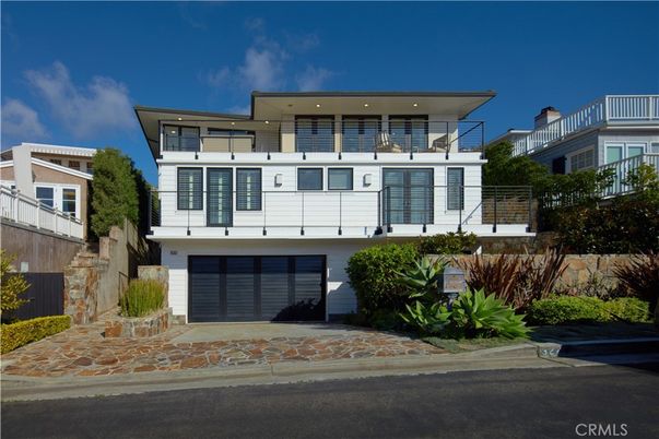 Attached, Exterior, Facade, Modern