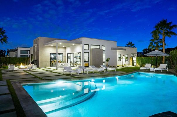 Exterior, Pool
