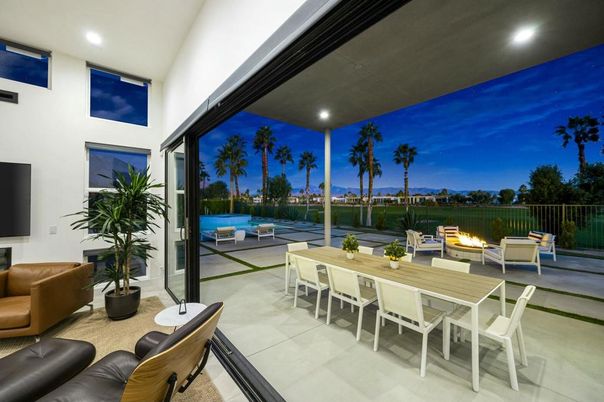 Dining room, Exterior, Interior, Recessed Lighting, Water