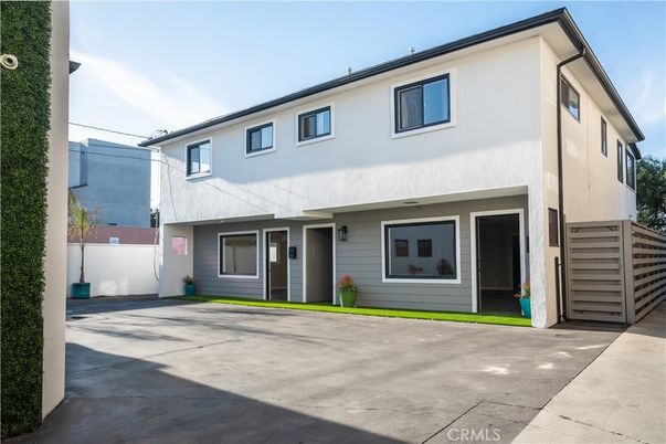 Exterior, Facade, Farmhouse