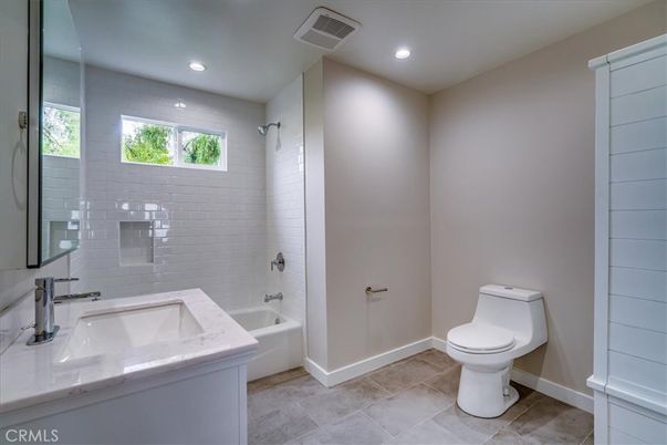 Bathroom, Interior, Recessed Lighting
