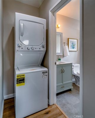 Bathroom, Interior, Utility Closets, Washer, Wood Texture Flooring