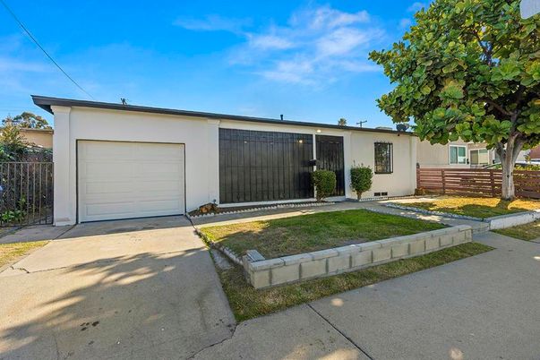 Backyard, Detached Garage, Exterior
