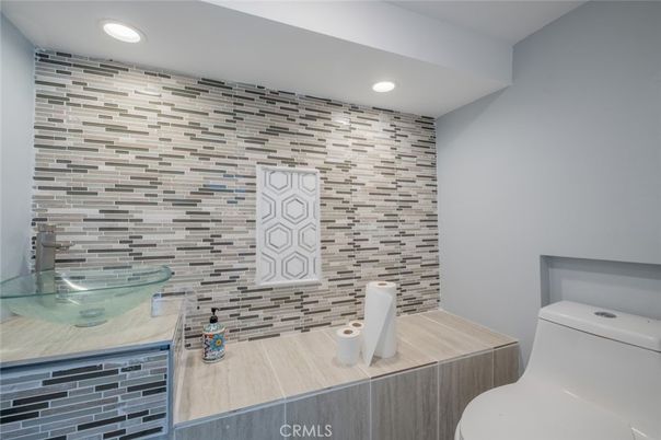 Bathroom, Interior, Recessed Lighting