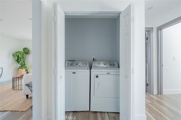 Interior, Utility Closets, Washer, Wood Texture Flooring