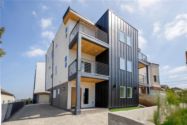 Exterior, Facade, Modern
