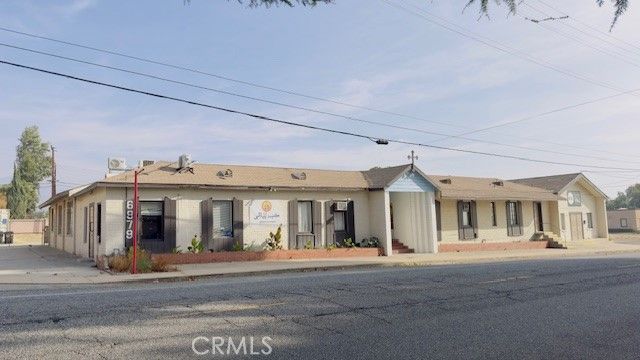 Exterior, Facade, Ranch