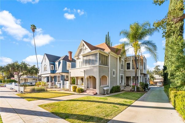 Backyard, Exterior, Facade, Queen Anne Victorian