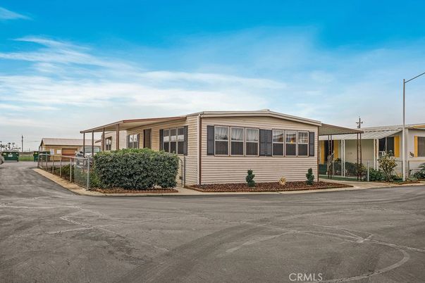 Exterior, Facade, Ranch